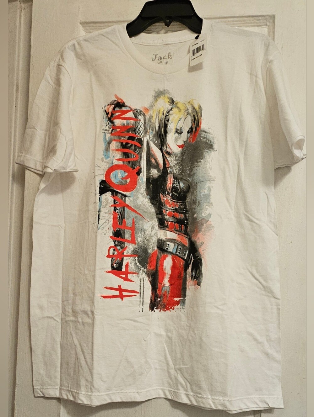 NWT- White Tee with Harley Quinn Red & Black Character Art. Comic Con 2018